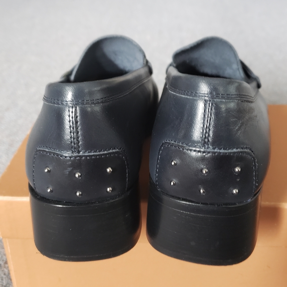 Shoes - Picture 3 of 4